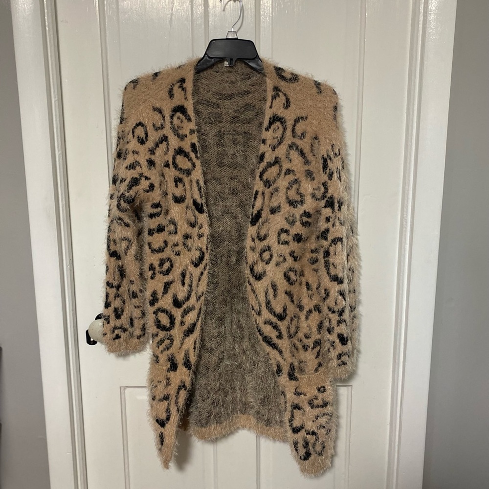 Oversized cheetah cardigan. Size med